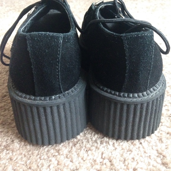 ●● SOLD!!!! ●● Black T.U.K Platform Creepers - Picture 3 of 5